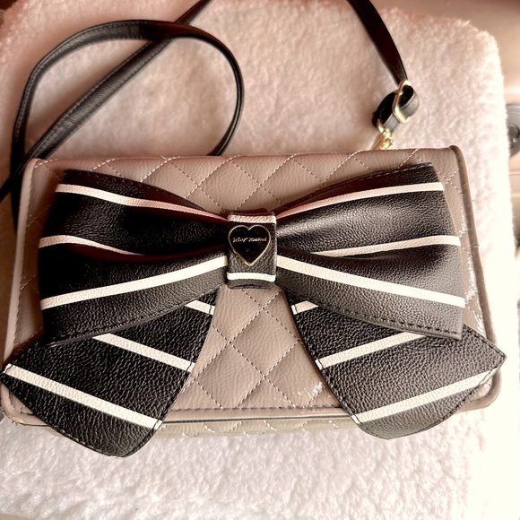 Betsey Johnson Quilted Bow Purse - Picture 2 of 10